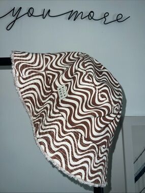 Billabong Brown and White Wavy Print Bucket Hat